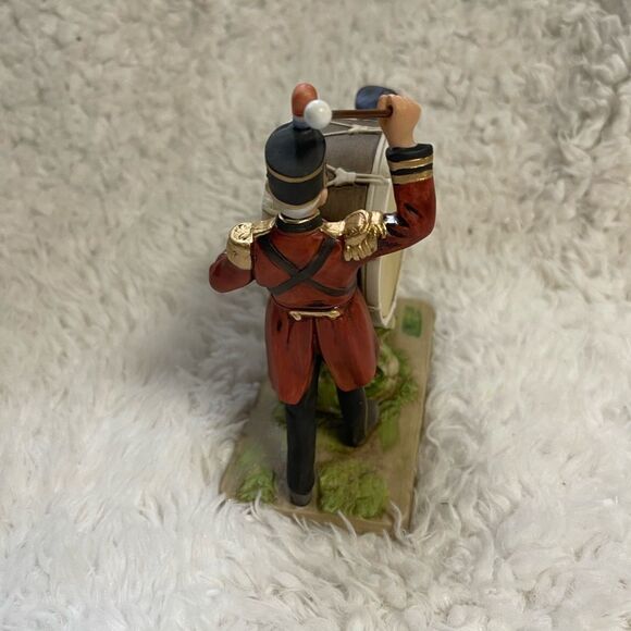 Norman Rockwell’s The Drummer’s Friend is a nostalgic depiction of two boys - Picture 14 of 15